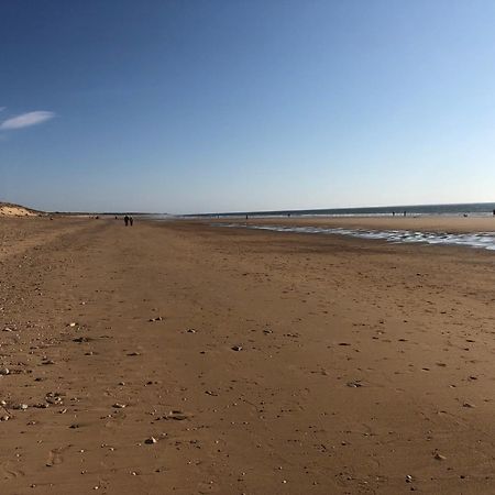 La Vieille Cure, Spa, Wifi A 20 Min Des Plages La Jonchere Luaran gambar
