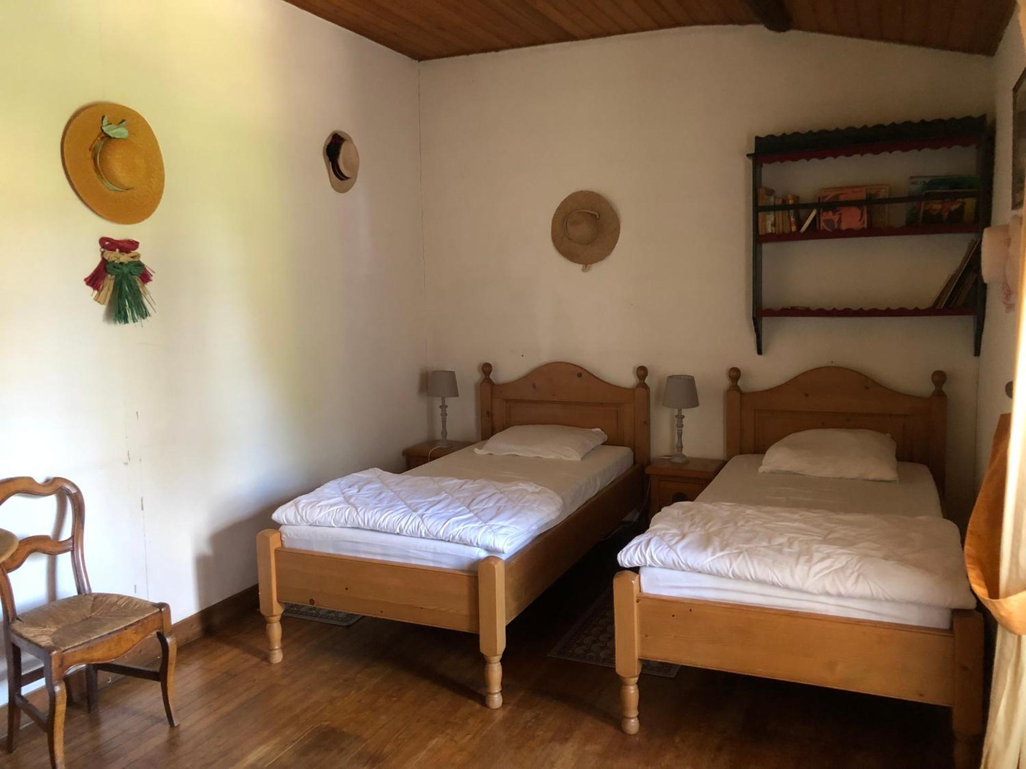 La Vieille Cure, Spa, Wifi A 20 Min Des Plages La Jonchere Luaran gambar